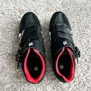 Size 39/ Women 8 Peloton Riding Shoes - Like New